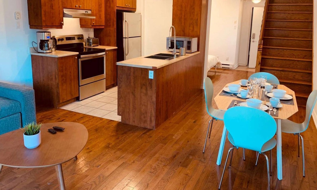 Hochelaga Apartment | Luxe HoMa Apt. with Loft & Mezzanine Terrace