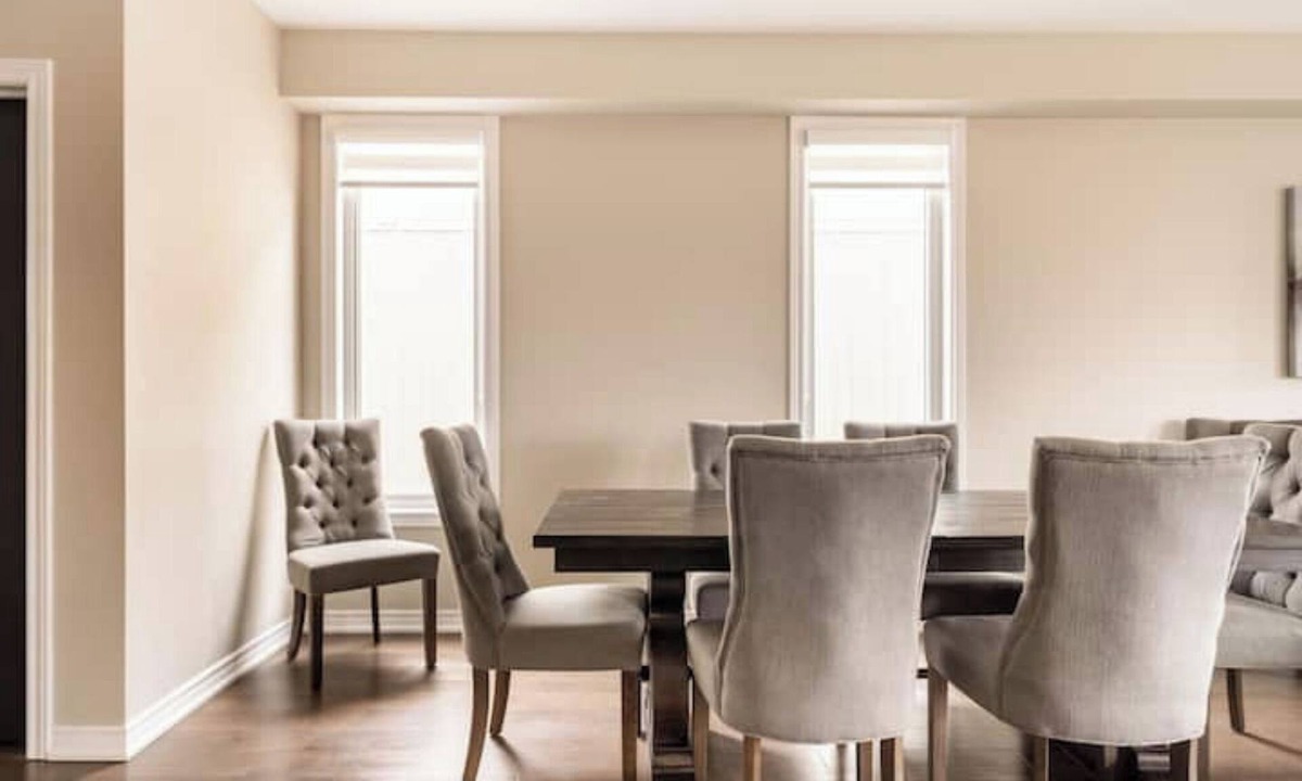 Welland House | Luxurious 4-bedroom home with Elegant Finishes in Thorold