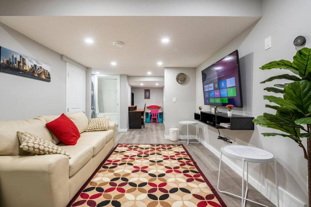 Airdrie Apartment | Luxurious Comfortable Suite