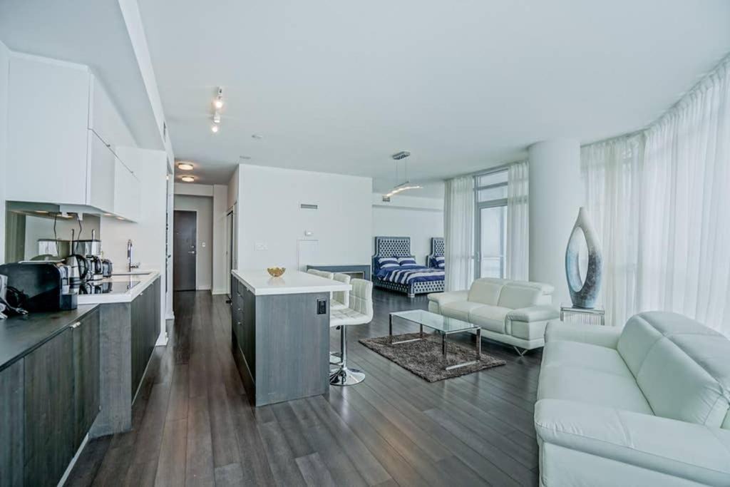 CityPlace Apartment | Luxurious Condo DT Amazing Lake Views sleeps 10+4
