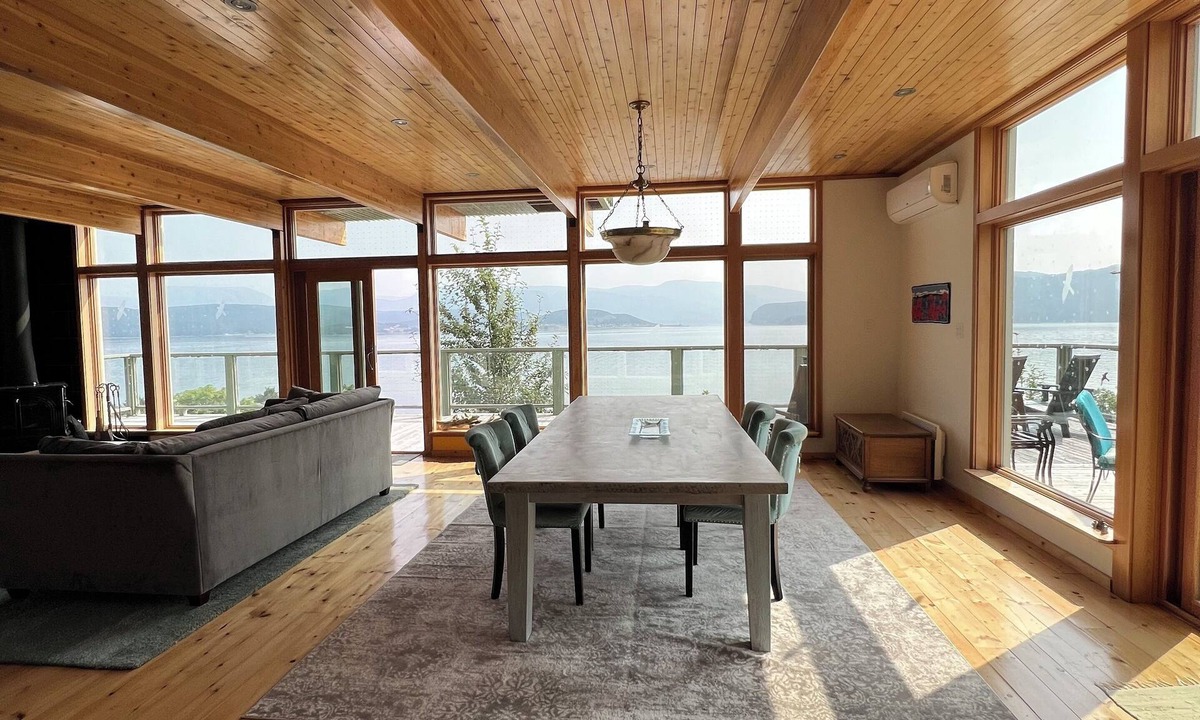 Woody Point House | Luxurious Gros Morne Home Woody Point, close to Tablelands and Green Gardens.n