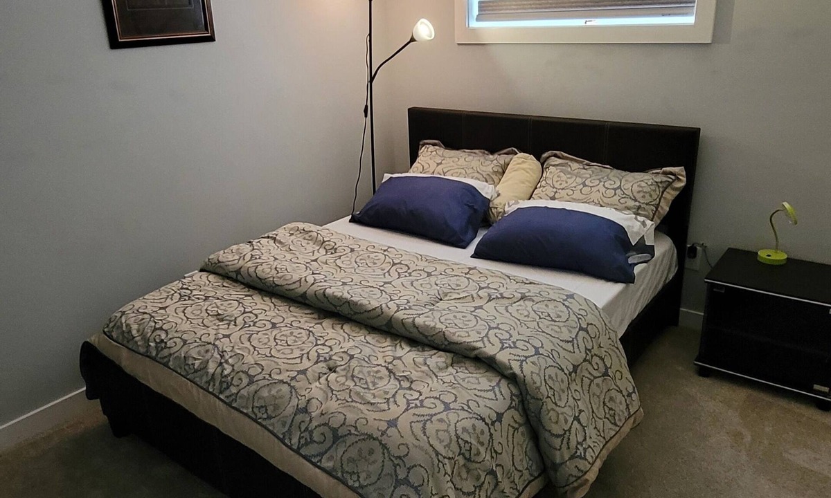 Airdrie House | Luxurious home away from home with AC in a quiet & Clean Neighborhood just 4 U