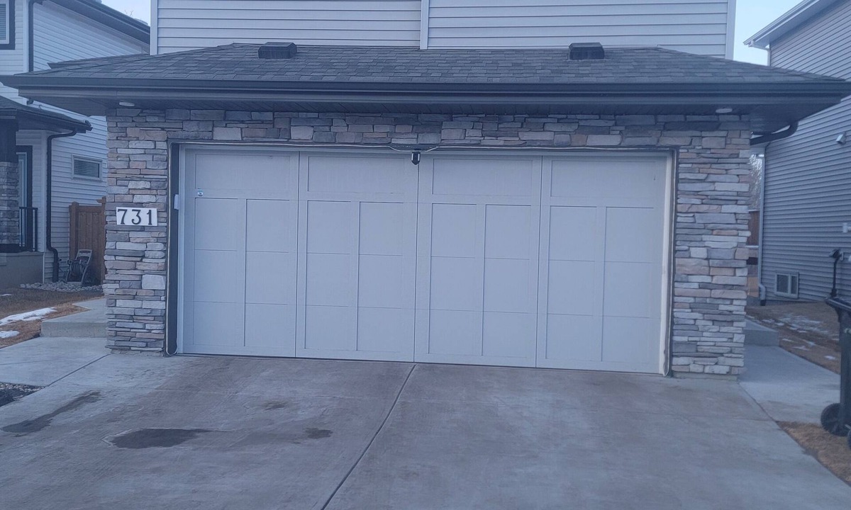 Northwest Edmonton Apartment | Luxurious Kinglet Guest Suite Near WEM