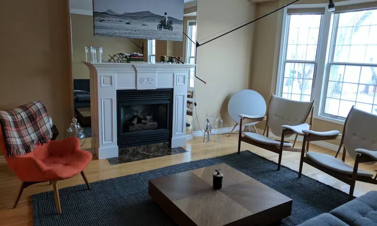 Saskatoon Downtown House | Luxurious Large 3 Bedroom House in Varsity View