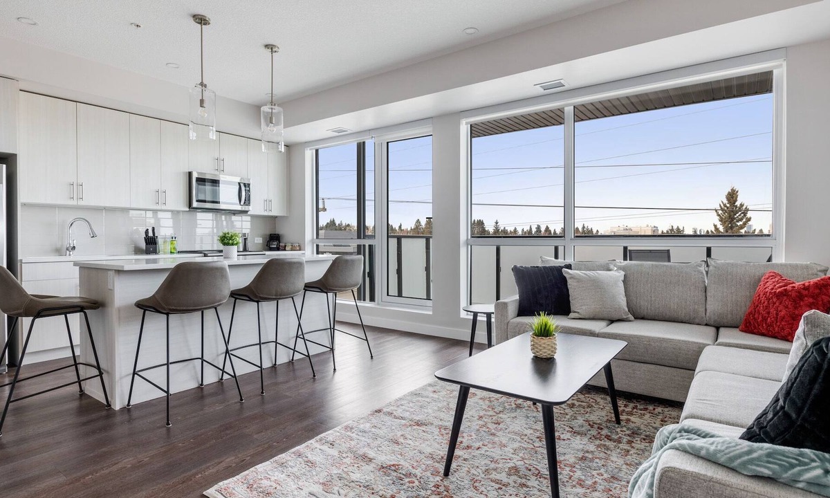 Southwest Calgary Apartment | Luxurious Living MINUTES From DT! 2 Bed 2 Bath