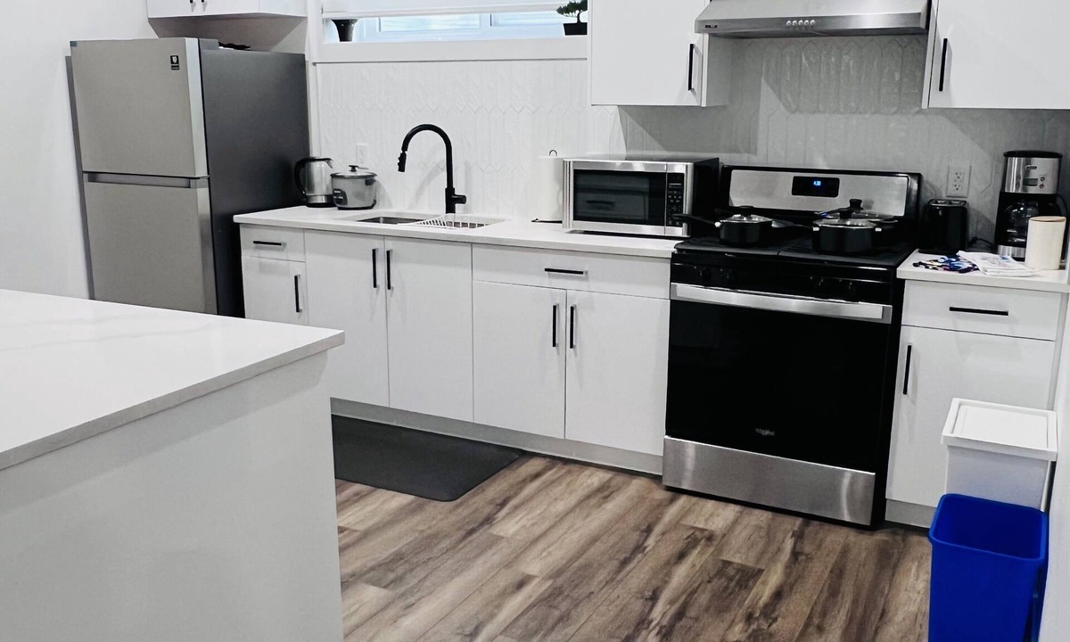 Northeast Edmonton House | Luxurious⭐️Two Bedroom ⭐️Two Bathrooms. ⭐️Ensuite Master⭐️Spacious⭐️Free Parking