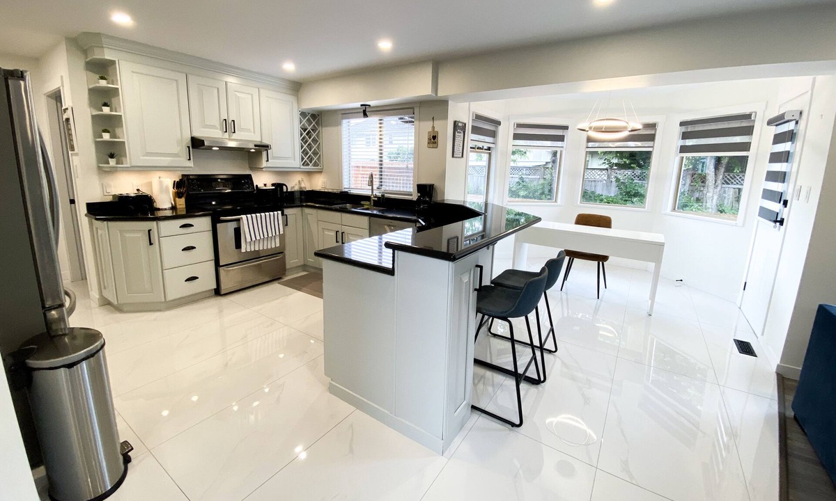Port Coquitlam House | Luxurious Ultra Modern 4 bed/2.5 bath