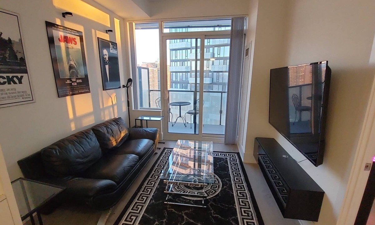 Wellington Place Condo | LUXURY 1 BED +DEN, 1 BATH AT THE WELL DOWNTOWN TORONTO. 3 MIN WALK TO CN TOWER