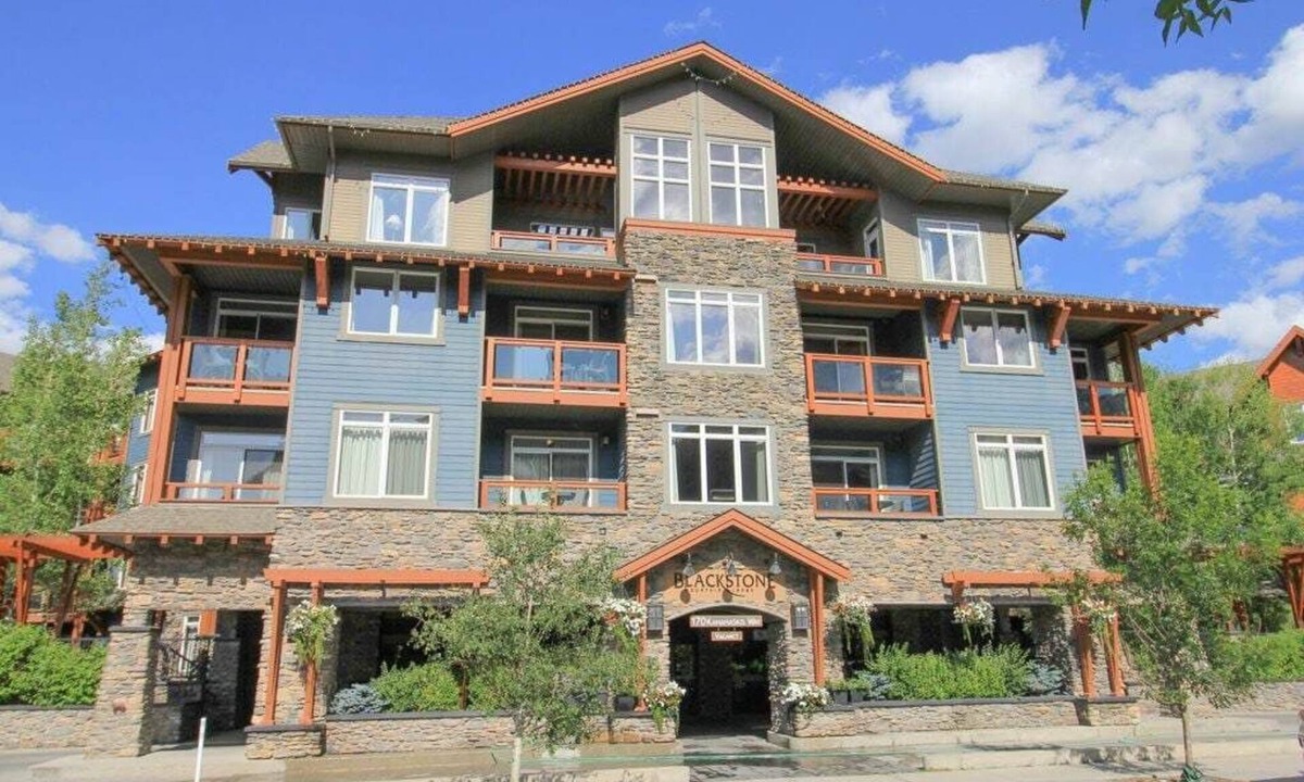 Cougar Creek Condo | Luxury 2BR/2Bath, sleeps 8 with Pool & Hot Tub