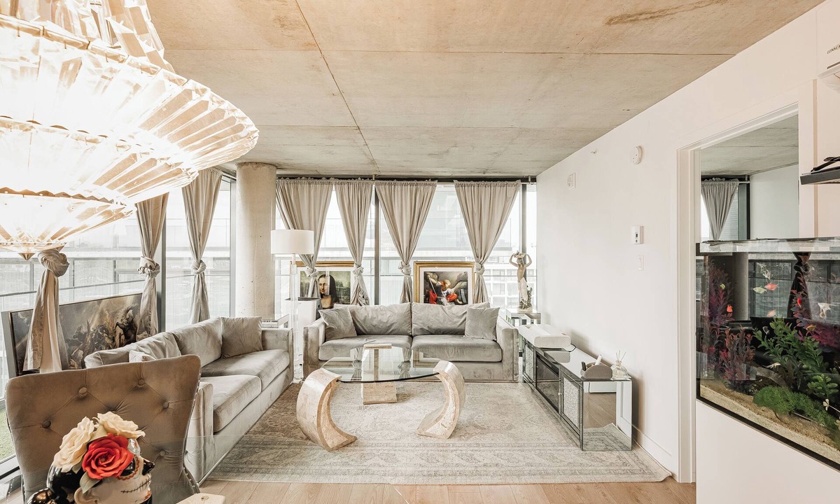 Griffintown Condo | Luxury 2BR Condo in Griffintown w/Pool and Terrace Views - LLadro House