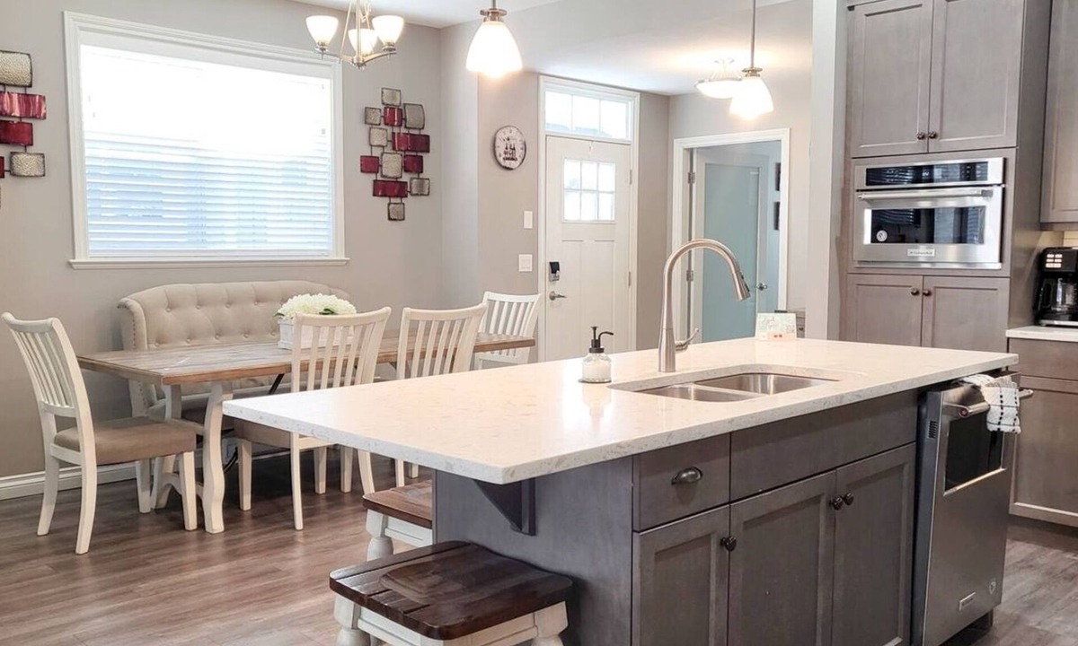 Okanagan-Similkameen House | Luxury 4-Bedroom Retreat Near the Pool – The Cottages on Osoyoos Lake