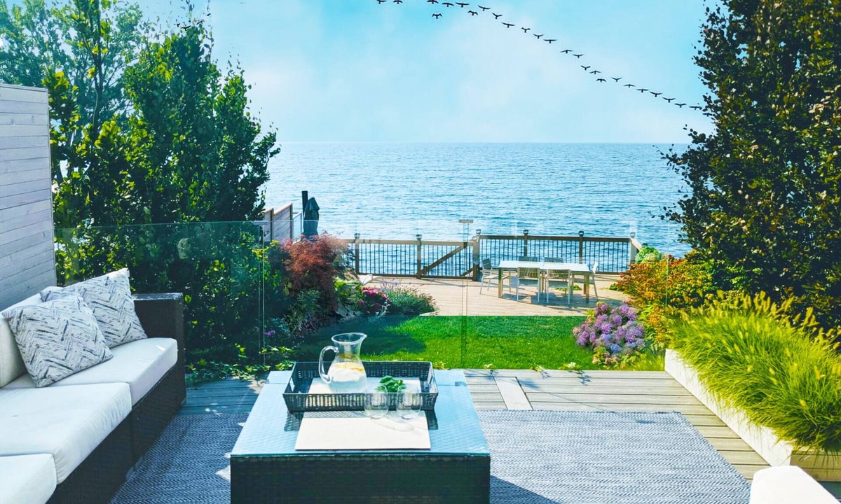 New Toronto House | Luxury 4Brd LAKE FRONT HOUSE in Toronto!
