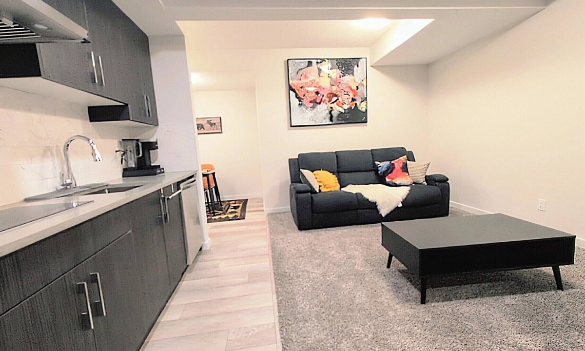 Airdrie Apartment | Luxury and Modern 2 bedroom suite