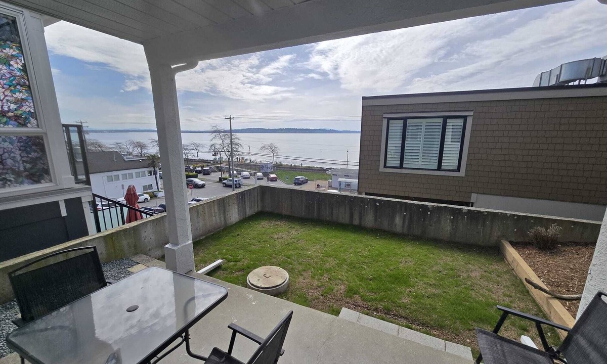 White Rock House | Luxury Beachfront Suite