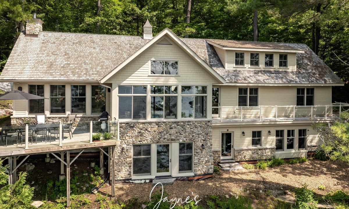 Rosseau Cottage | Luxury Build with Boathouse, SW Views on Lake Rosseau. 5 bdrms! Tesla Charger!