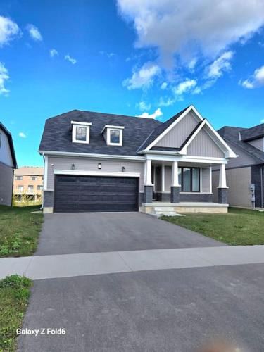 Thorold Apartment | Luxury bungalow in Thorold near Niagara falls