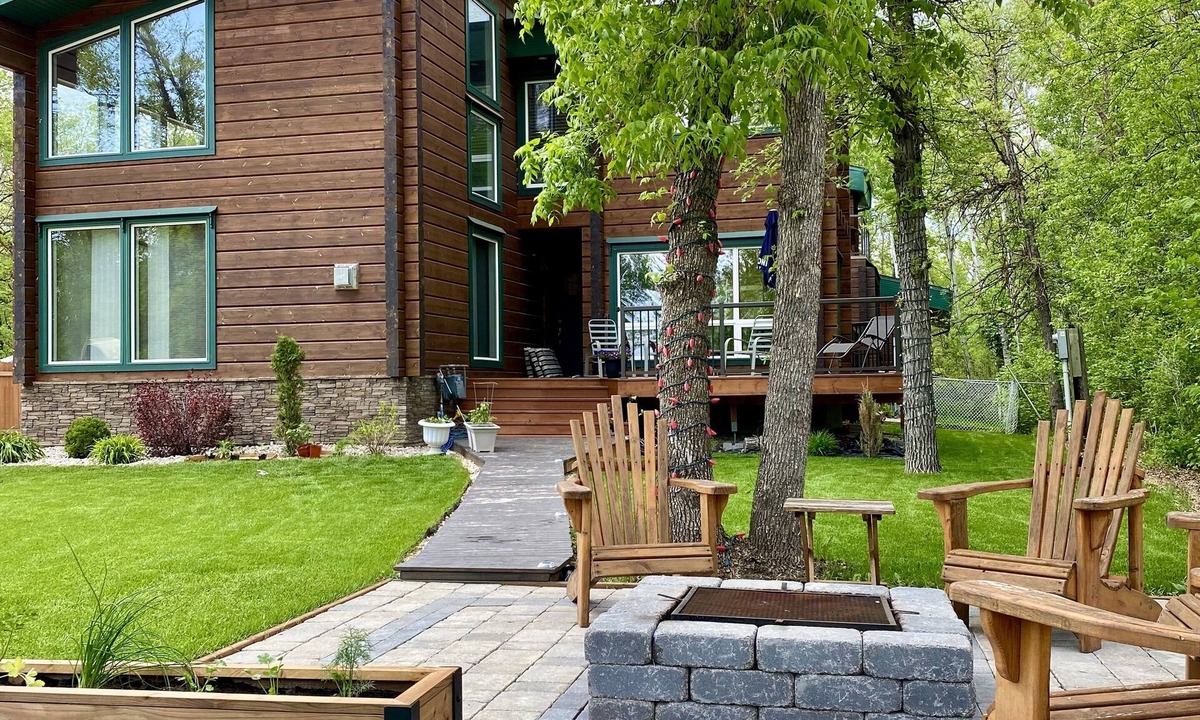 Petersfield Cottage | Luxury cottage living along Netley Creek in Petersfield, MB
