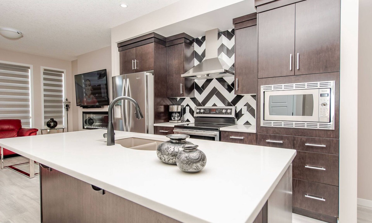 Southwest Calgary House | Luxury cozy home in the south of Calgary