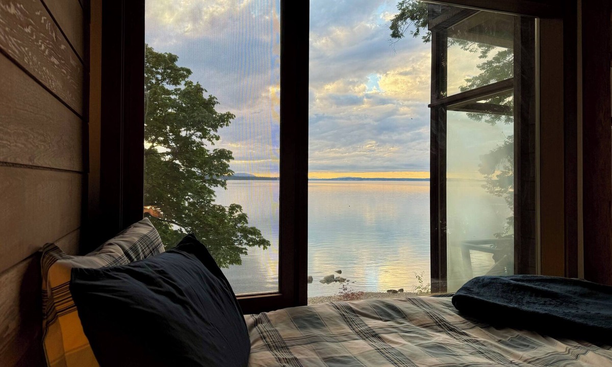 Denman Island Bed & Breakfast | Luxury Denman Island Waterfront B&B