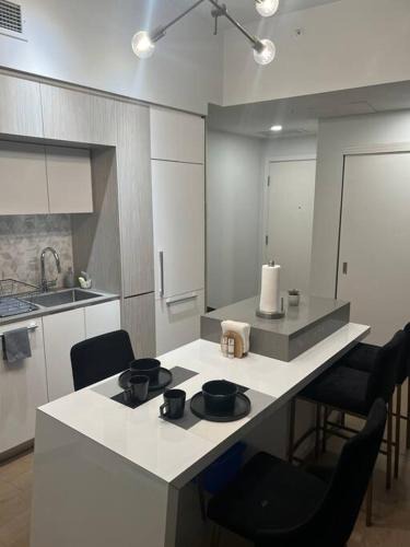 Downtown Montreal Apartment | Luxury Downtown Escape Pool & Free Parking