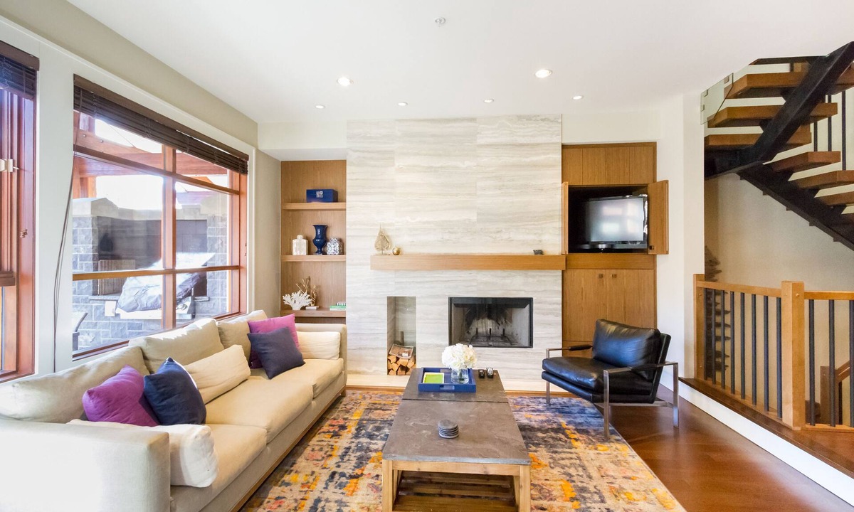 Whistler House | Luxury Fitzsimmons Walk, Private Hot Tub, Views & Private Garage!