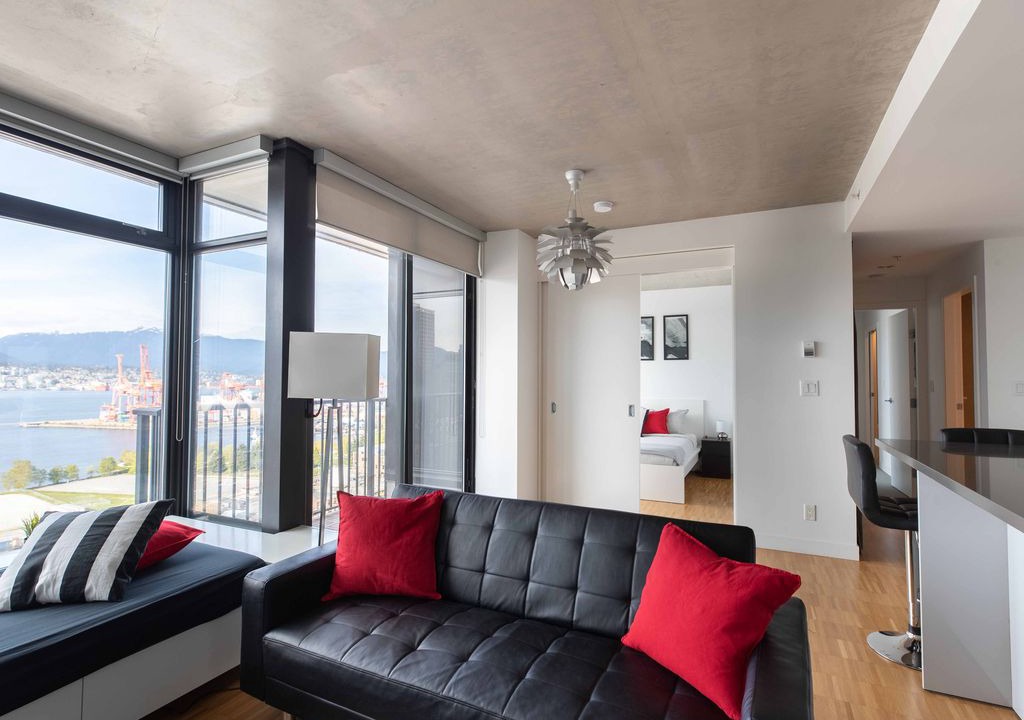 Gastown Apartment | LUXURY Full Water+Mountain View in Gastown, 2BR+2BA+Free Parking+AC