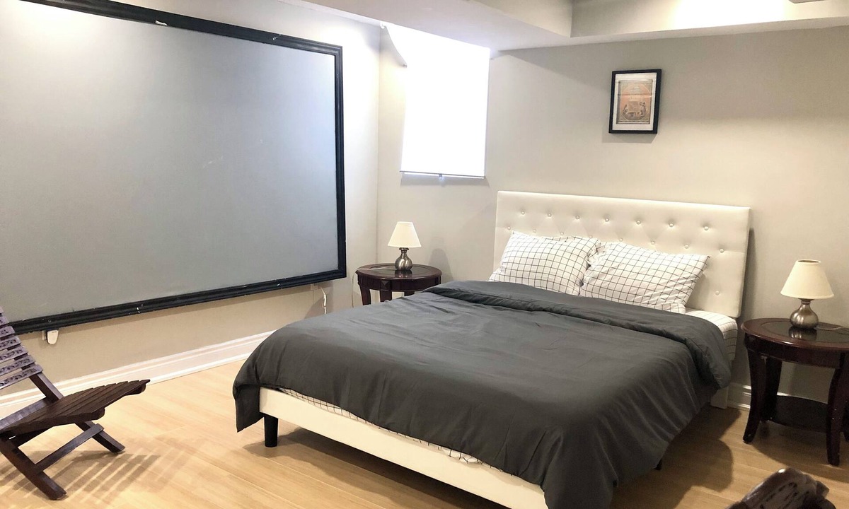 East Credit House | Luxury high rated guest apartment close to all attractions and Airport