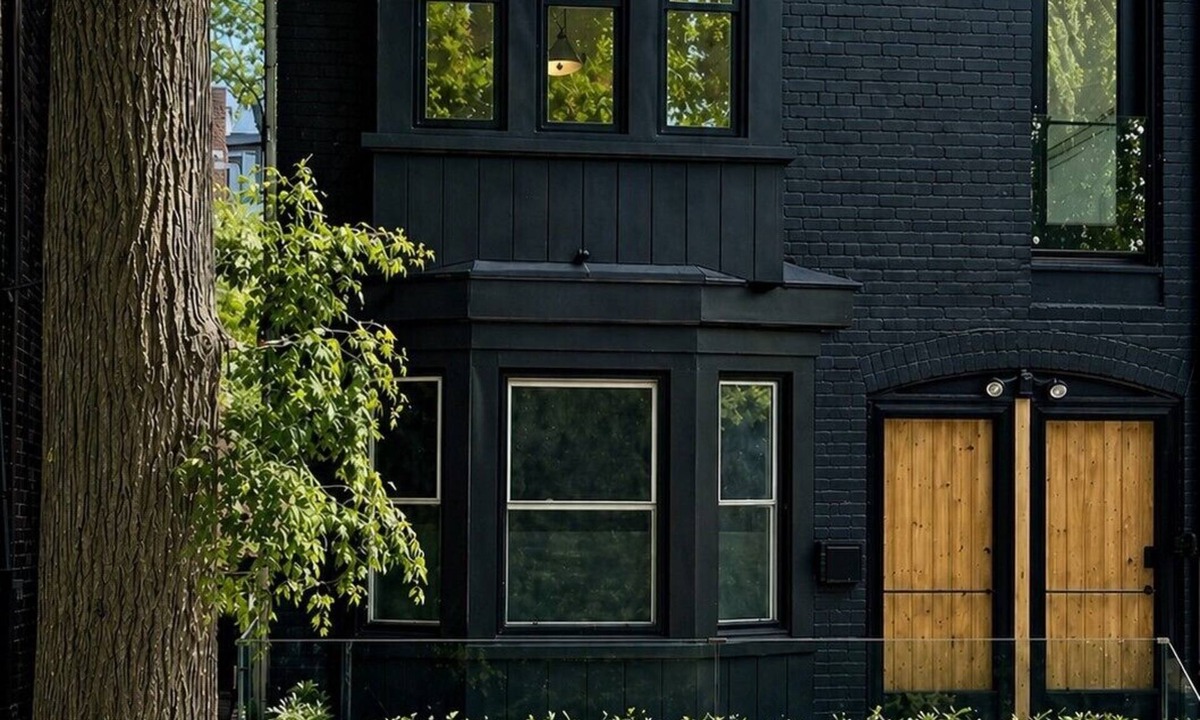 Summerhill House | Luxury Home 3bed2bath | Yorkville Parking | Sauna| Gym