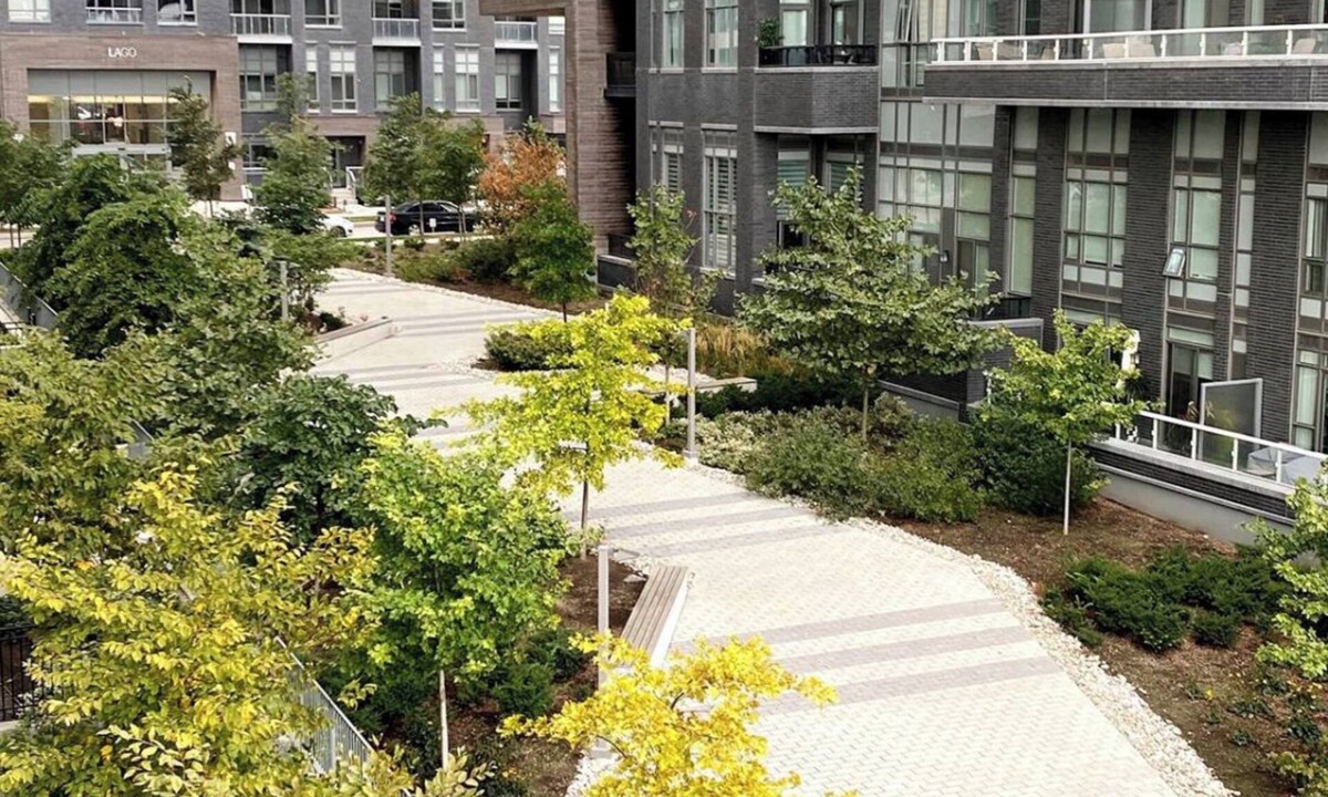 Humber Bay Shores Condo | Luxury Lake View Condo | Modern 1 BD | Free Parking