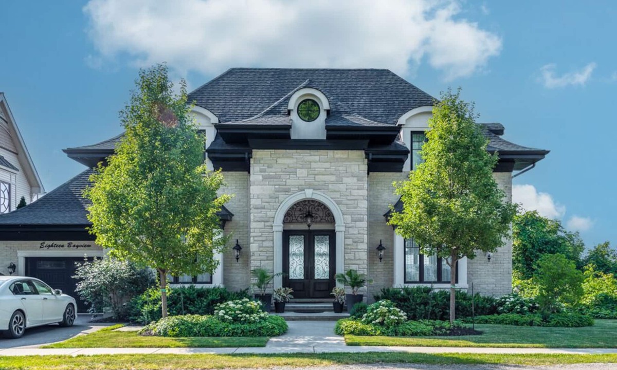 Port Dalhousie House | LUXURY LAKEFRONT HOME WITH PRIVATE BACKYARD BEACH
