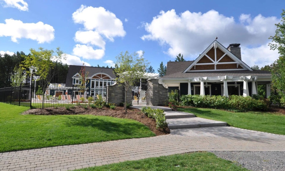 Baysville Villa | Luxury Lakefront Muskoka Resort Property - Incredible Amenities and Views.