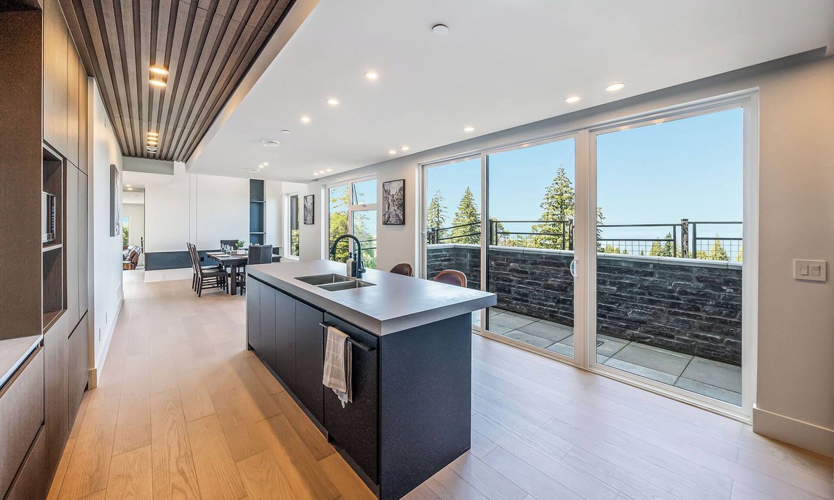 Regional District of Nanaimo House | Luxury! New Built! Roof Top Ocean View! AC&BBQ
