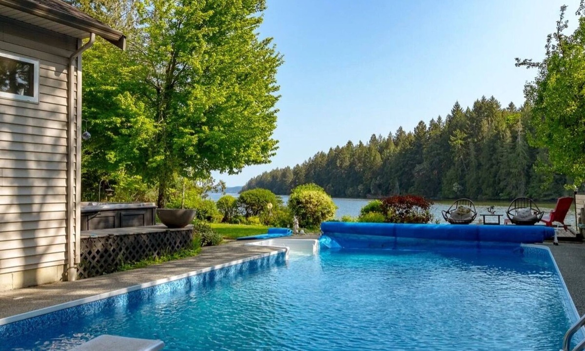 North Oyster House | Luxury ocean dock pool villa