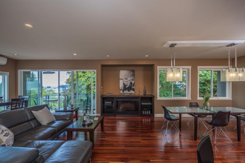 Regional District of Nanaimo Apartment | Luxury Penthouse Downtown Nanaimo
