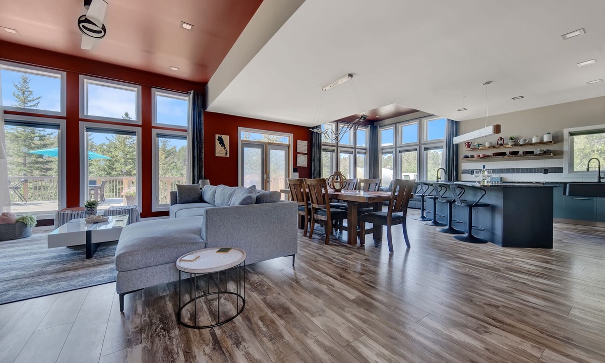 Lester Beach House | Luxury Private Retreat with Bonus Games Room Close to the Beaches!