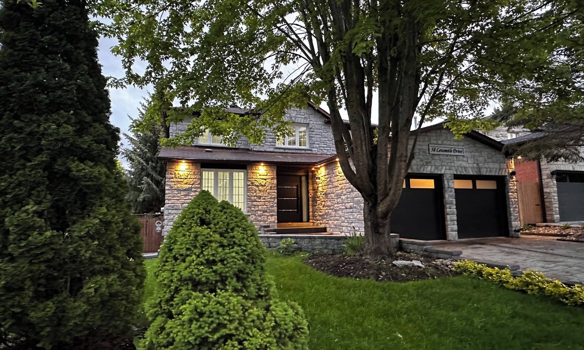 Aurora House | Luxury & Spacious 5BR Modern Villa | Stylish Stay Near Toronto
