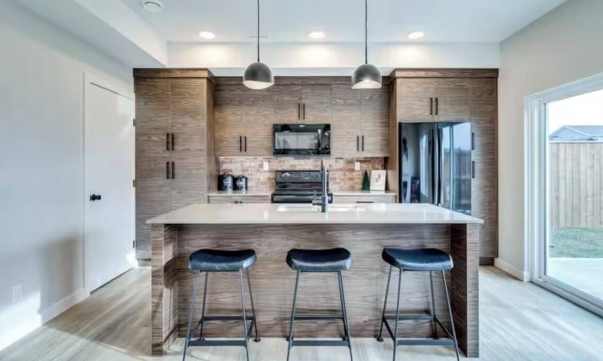 Sylvan Lake House | Luxury Townhome in Sylvan Lake