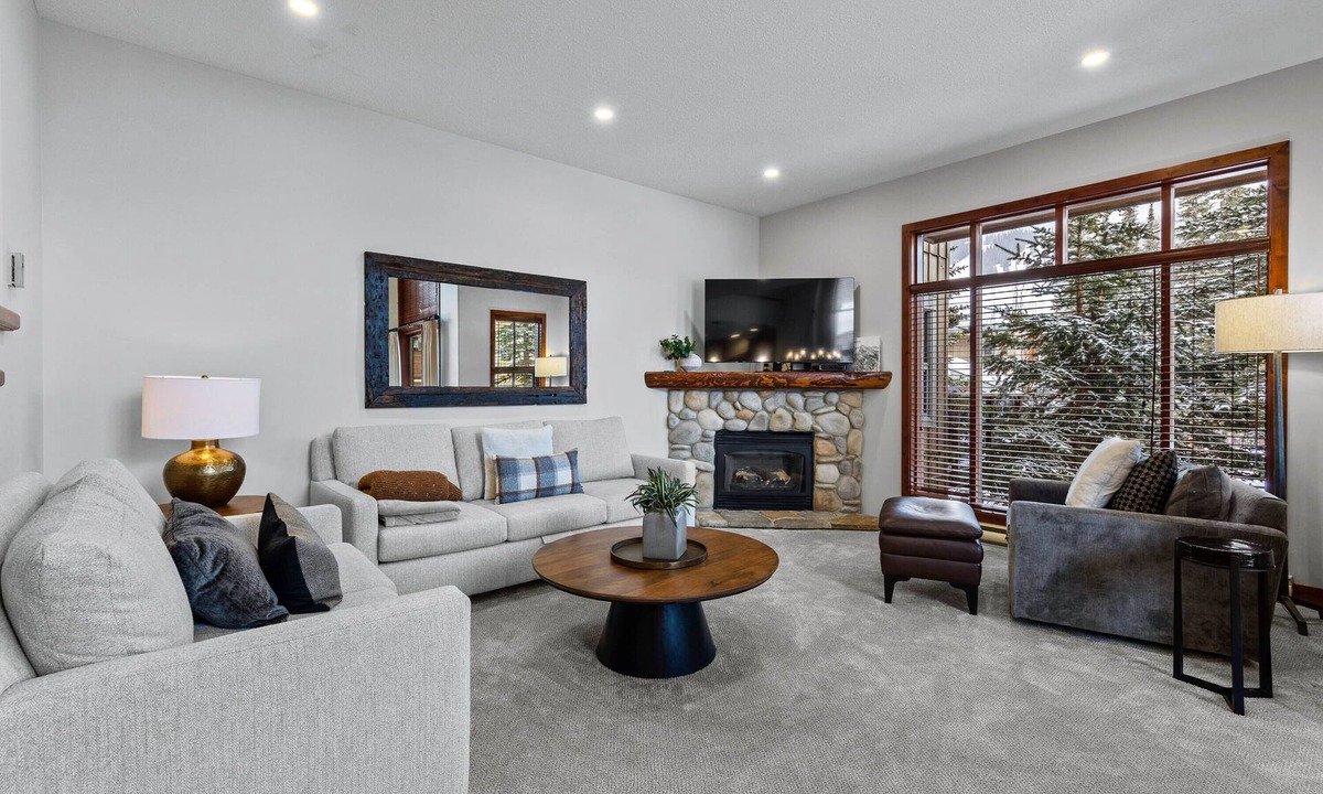 Sun Peaks House | Magnificent multi level 3 bedroom + den townhouse, close to Morrisey lift
