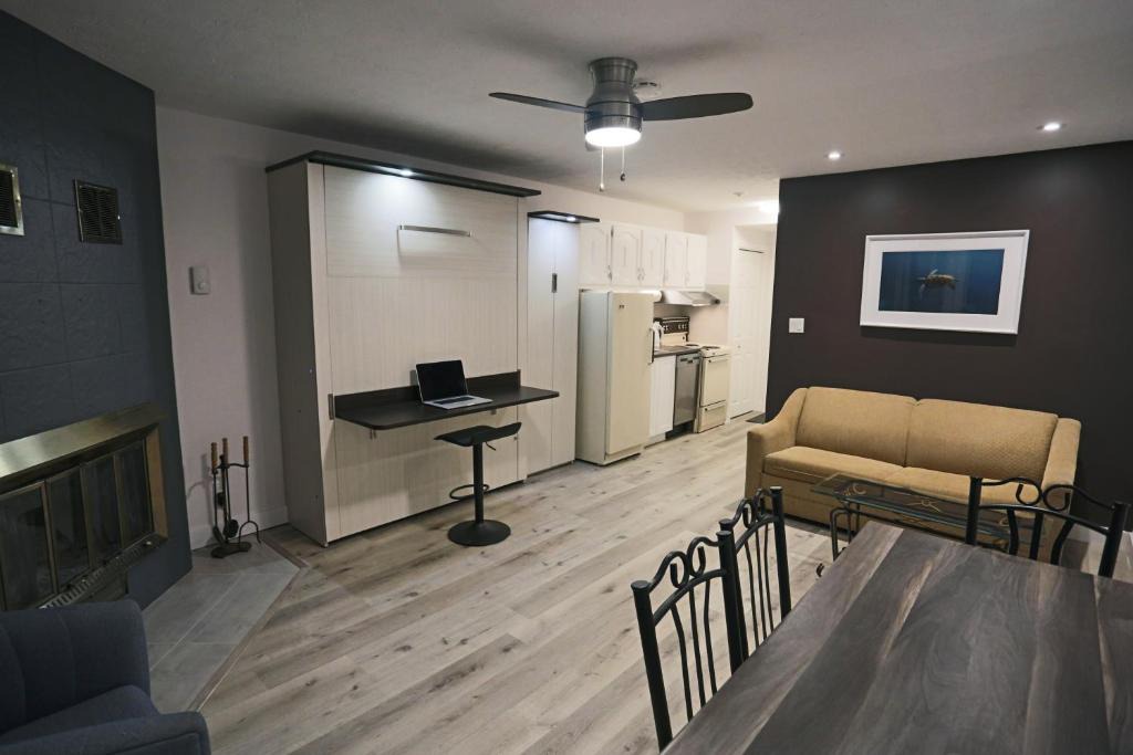Magog Apartment | Magog Waterfront Studio 106