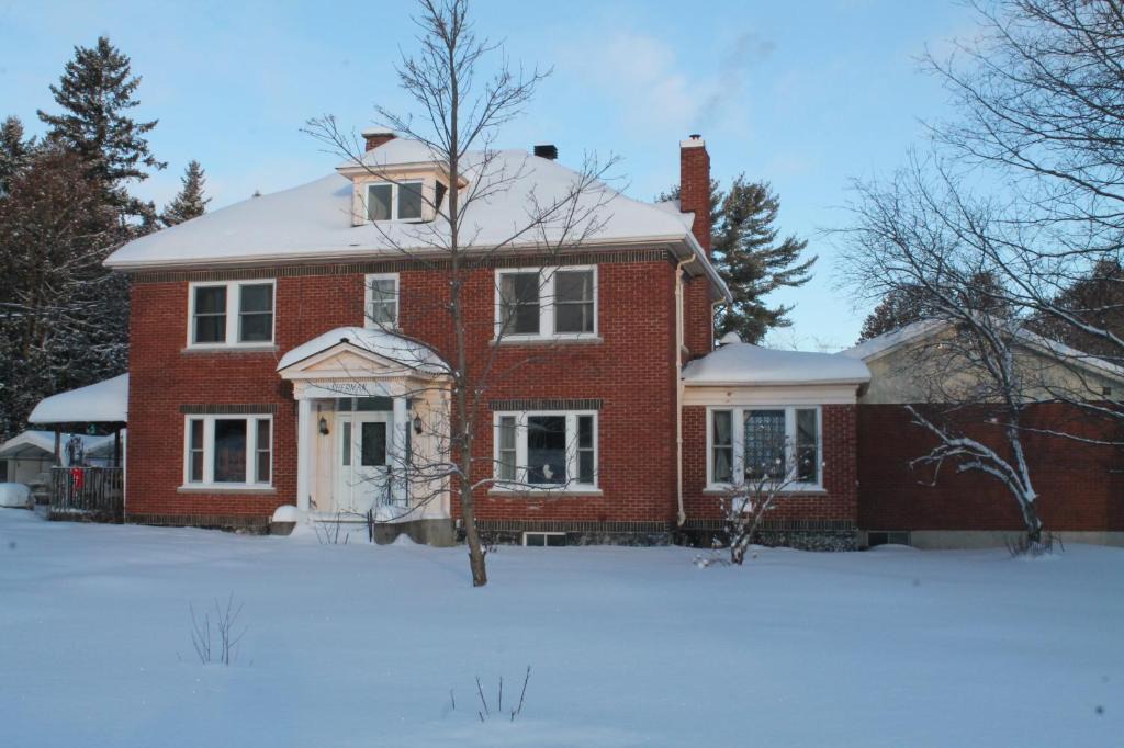 Scotstown Bed & Breakfast | Maison Sherman's house