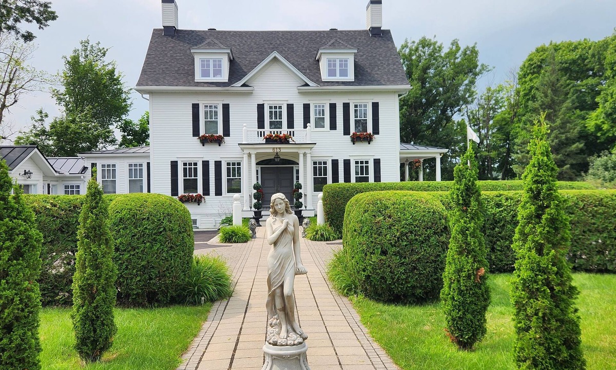 Beloeil House | Maison sur le Bord de L'eau et vue sur la Montagne St-hilaire