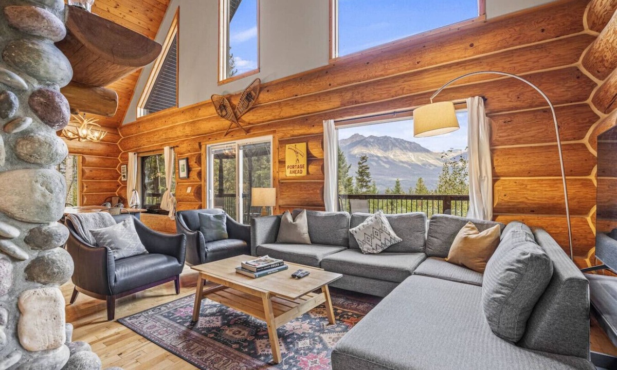 Golden Ski Chalet | Majestic Alpenglow Lodge+Hot Tub & Mountain Views!