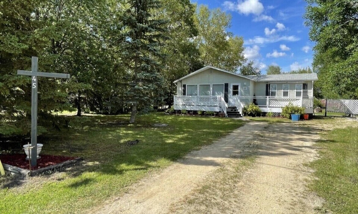 Chalet Beach Cabin | Making memories in Matlock,MB