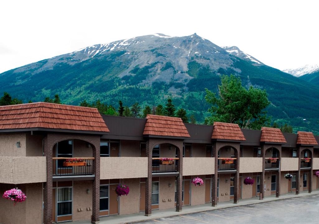 Jasper Cabin | Maligne Lodge