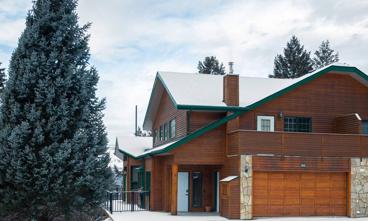 East Kootenay House | Marble Canyon 4 Bedroom Premium Townhome: Unit 202P2