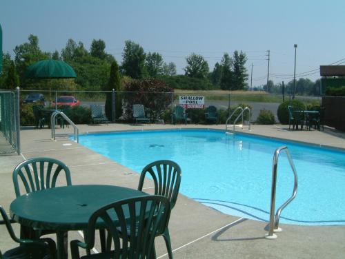 Mcintosh Country Inn Conference Centre | Morrisburg