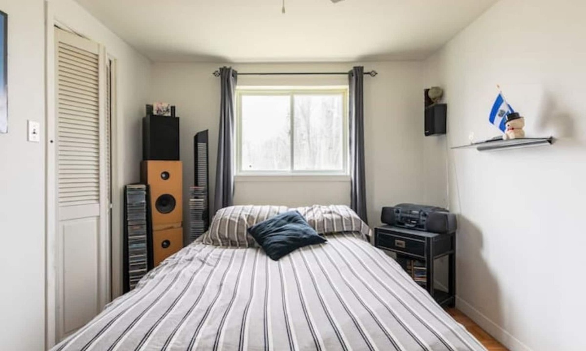 Sainte-Anne-de-Sabrevois Apartment | Metabolizm Records Music Studio (Short term rental certificate ID: 314402)