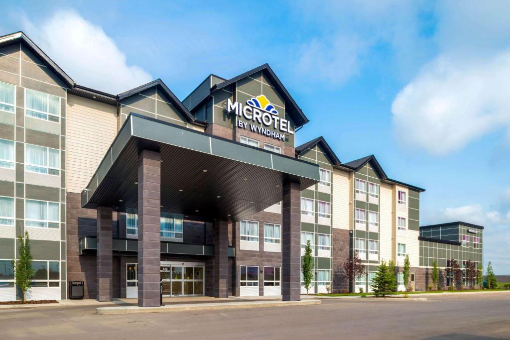 Red Deer Hotel | Microtel Inn & Suites by Wyndham Red Deer