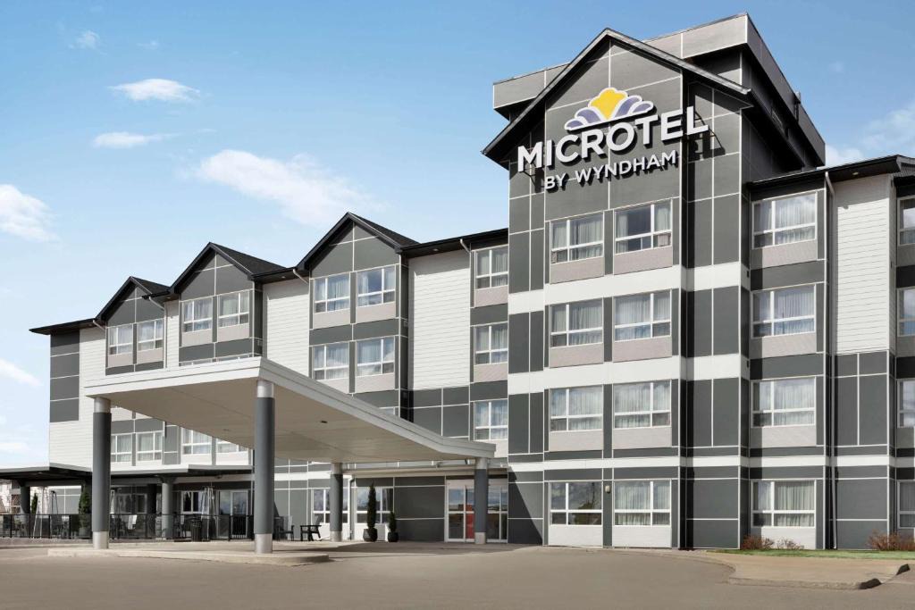 Estevan Hotel | Microtel Inn & Suites by Wyndham Estevan