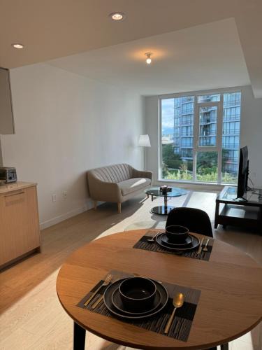 Richmond City Centre Apartment | Modern 1-bed Condo in Richmond